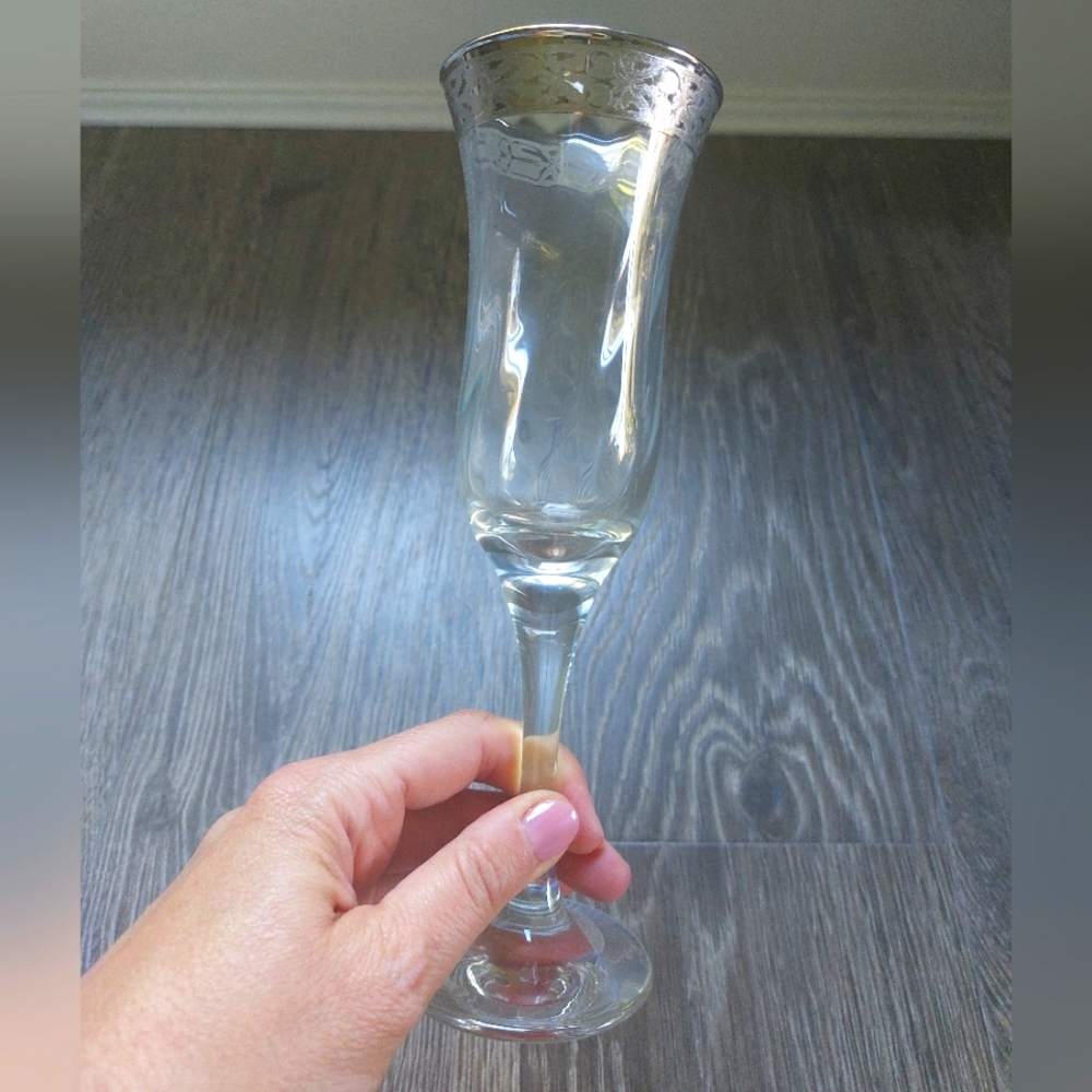 Vintage Calici 6 champagne flutes. Crystal and silver engraved rim. NIB